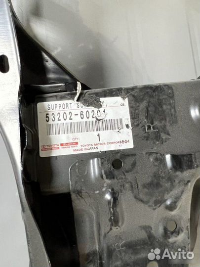 Суппорт фары правый Toyota Land Cruiser 200