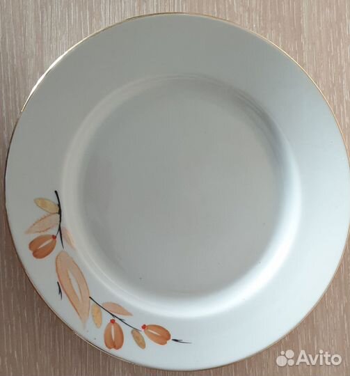 Фарфор поштучно (тарелки десертные, блюдца)