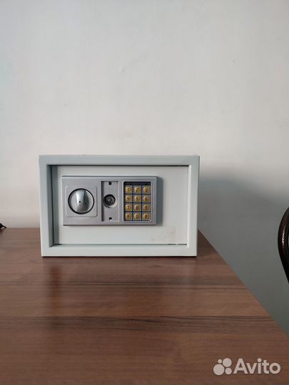 Сейф для денег и документов