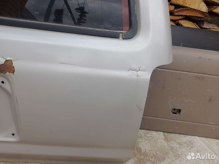 Продам пятую дверь на сурф 185 кузов