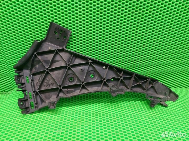 Кронштейн бампера передний правый Audi Q7 S Line