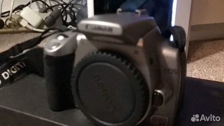 Canon EOS DigitalRebel XT EOS и Canon EOS DS126061