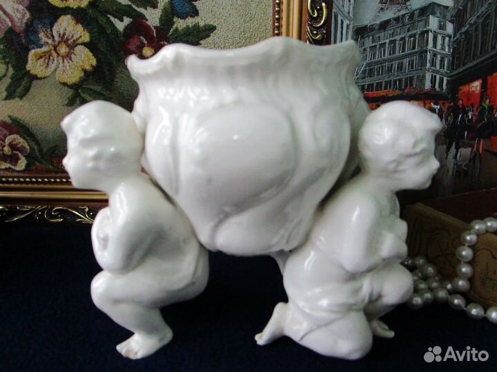 Антикварная фарфоровая ваза с путти Германия