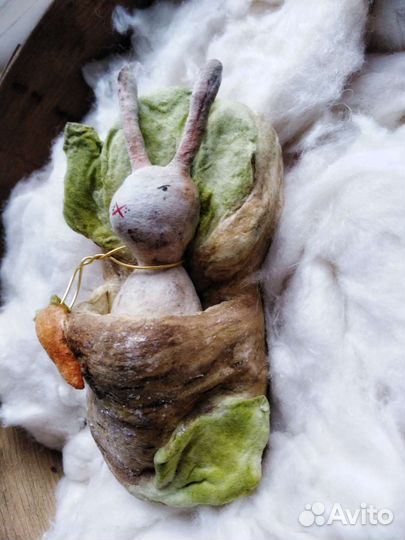 Заяц в лапте, ватная елочная игрушка