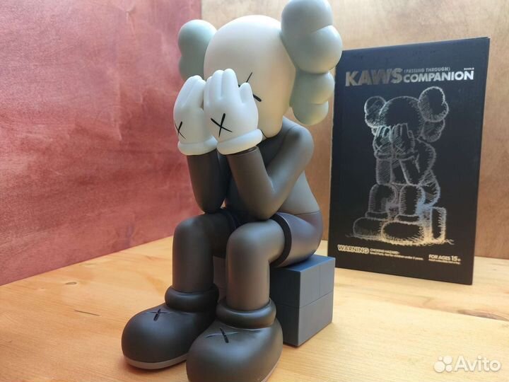 Kaws фигурка Кавс большая 28см Passing Through