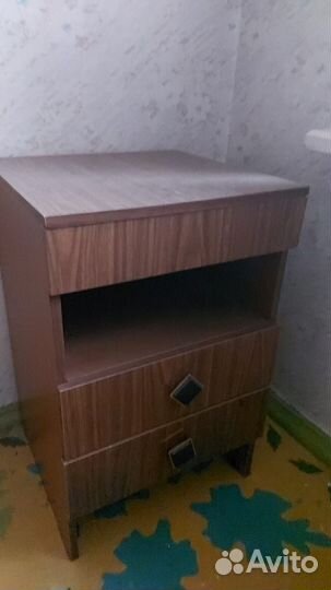 Тумбочка