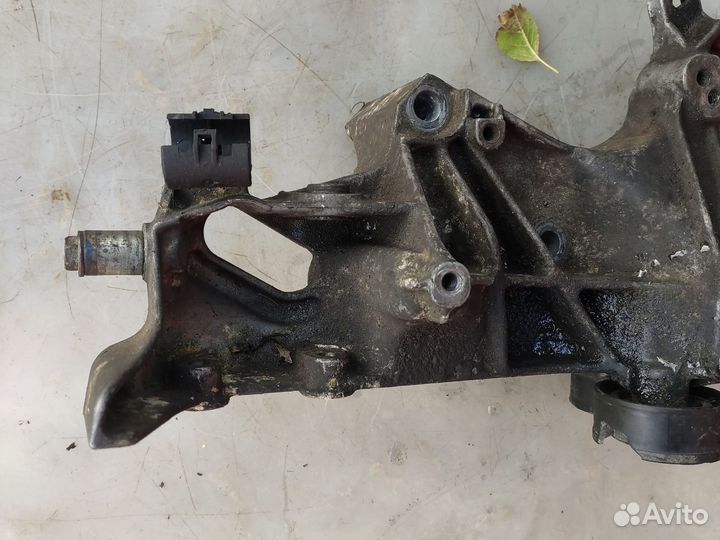 Кронштейн гура генератора Рено Логан