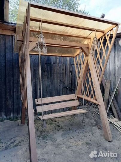 Садовые качели из дерева