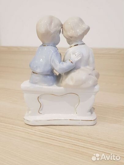 Фарфоровая статуэтка. Дети. Мальчик и девочка