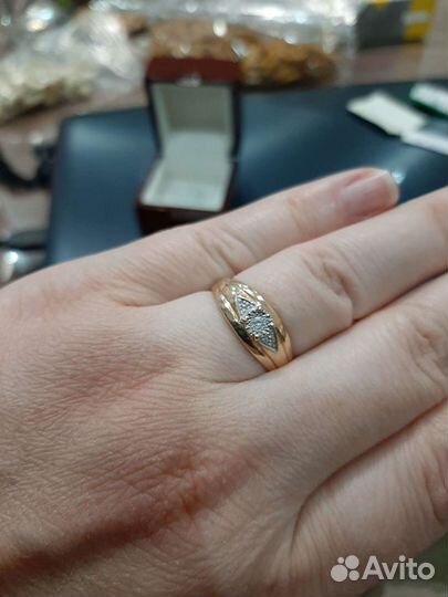 Золотое кольцо с бриллиантами