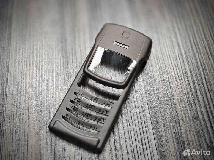 Русская передняя панель к Nokia 8910 в цвете титан