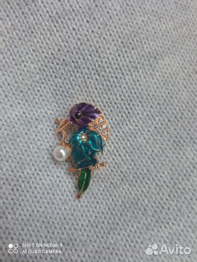 Брошь Значок Новый