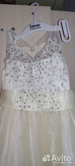 Платье для девочки праздничное 128 р-р