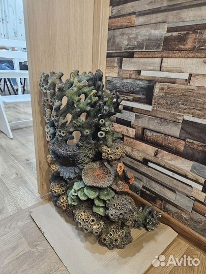 Аквариум с рыбками и тумбой 300 литров