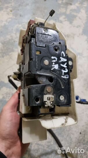 Замок передней правой двери touareg до 2010г