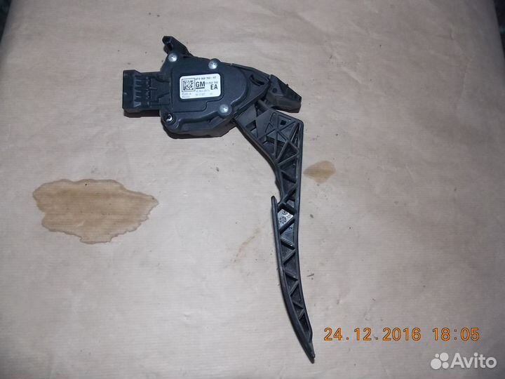 Опель Астра J блок педалей 13354331 газа