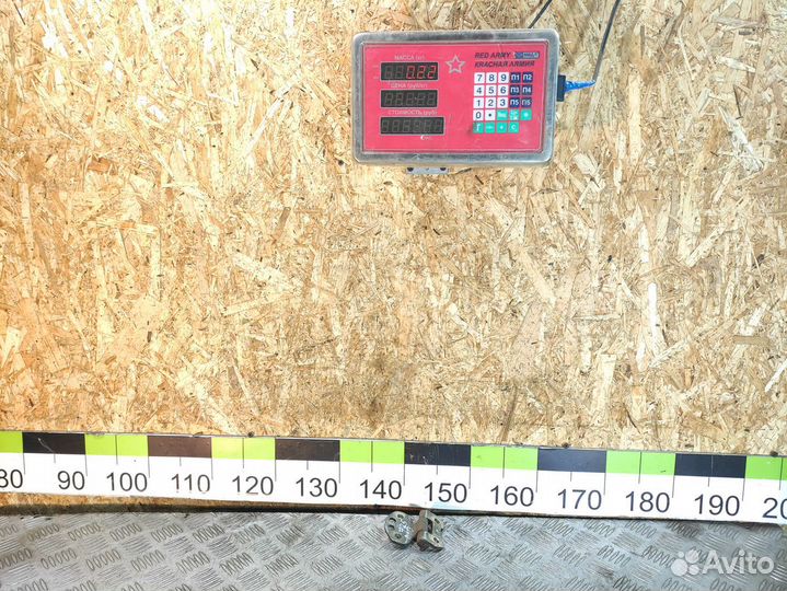 Петля двери передней левой верхняя E 124