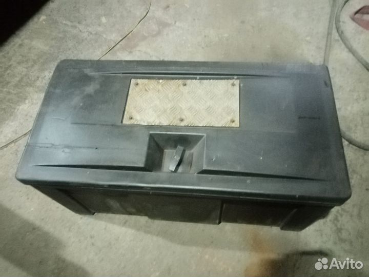 Инструментальный ящик для прицепа