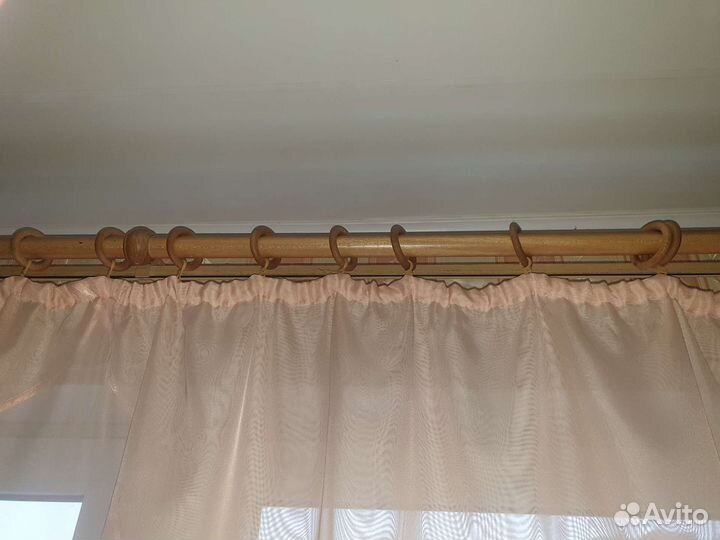 Карниз деревянный на кухню+тюль