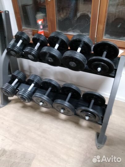 Стойка для гантелей