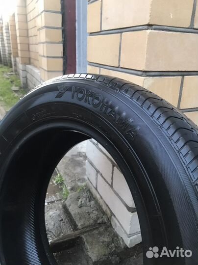 Yokohama BluEarth E70 215/60 R16 95V
