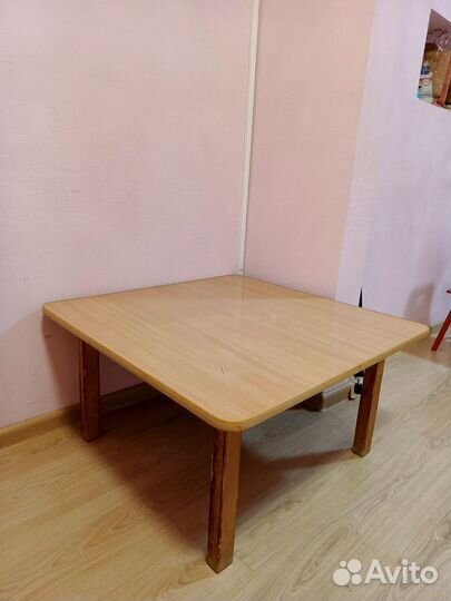 Стол маленький