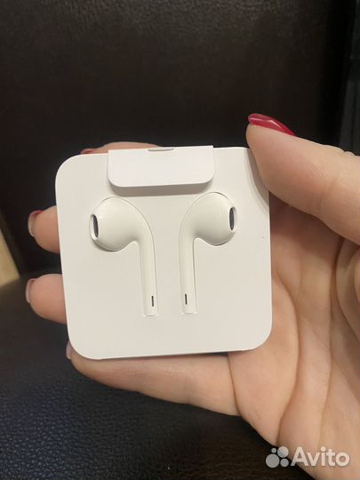 Наушники EarPods with Lightning Connector