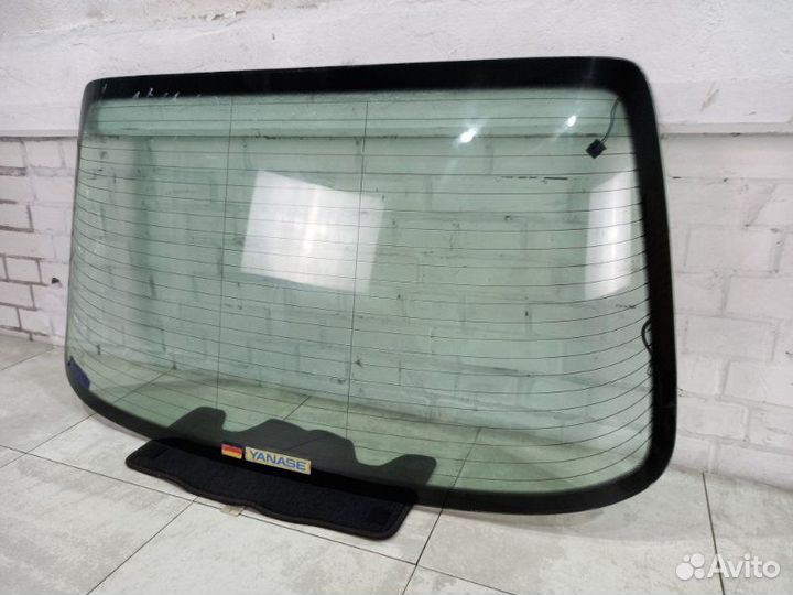 Стекло ветровое заднее Mercedes C200 W202 111.945