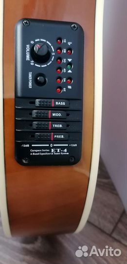 Акустическая гитара