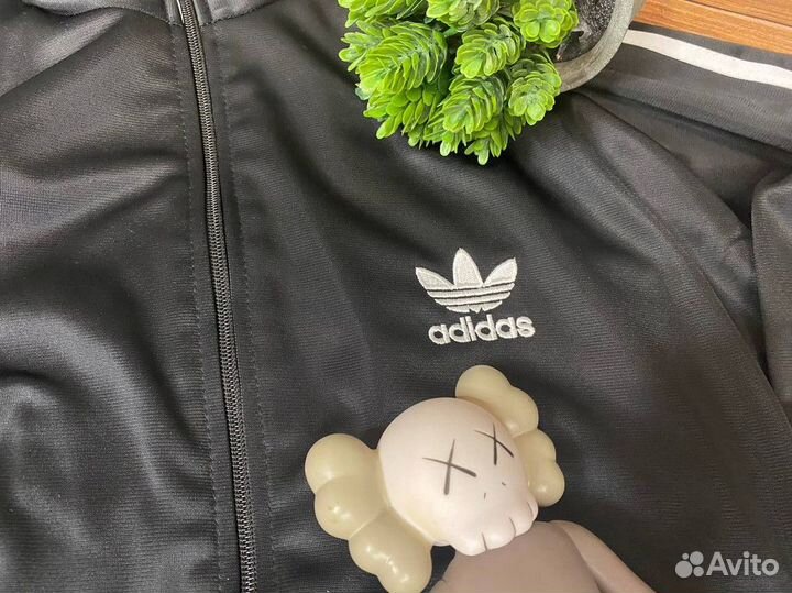 Cпортивный костюм adidas строгач