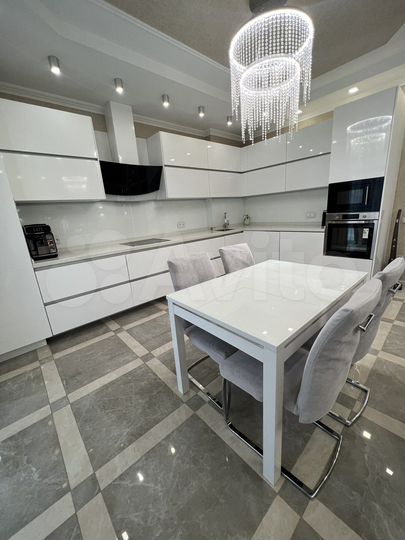 3-к. квартира, 108 м², 2/9 эт.