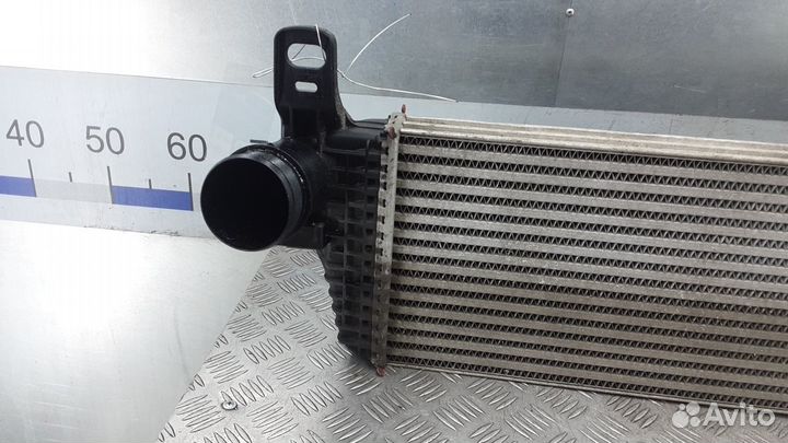 Радиатор интеркуллера на Volkswagen Transporter T5
