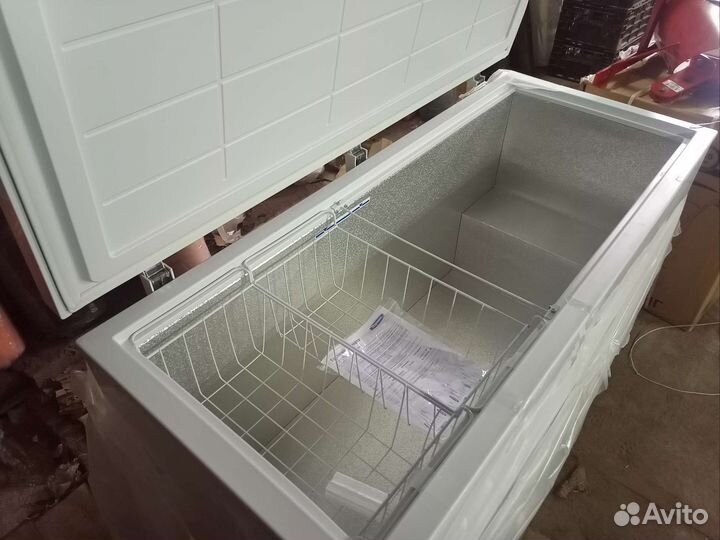 Морозильный ларь с глухой крышкой