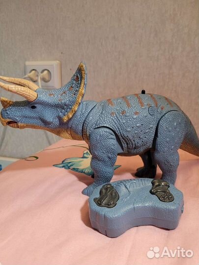 Динозавр радиоуправляемый Трицератопс, световые