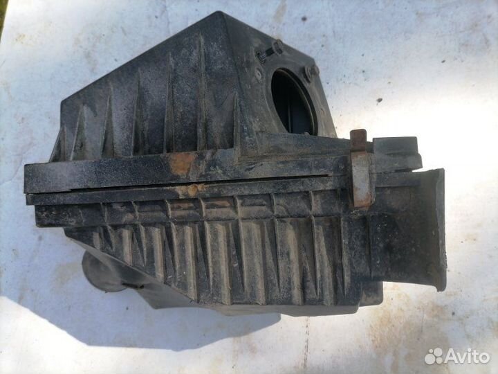 Корпус воздушного фильтра Nissan Primera P11 2.0