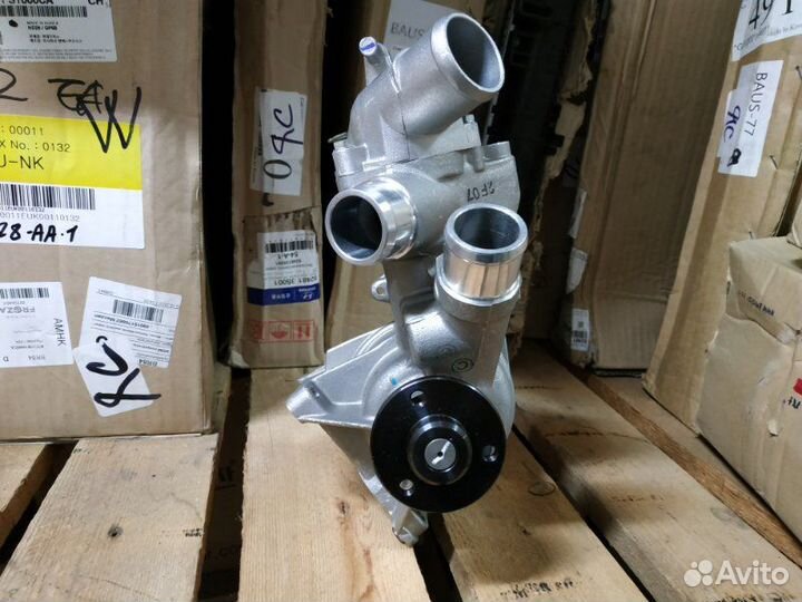 Помпа водяная новая Ssang Yong Rexton