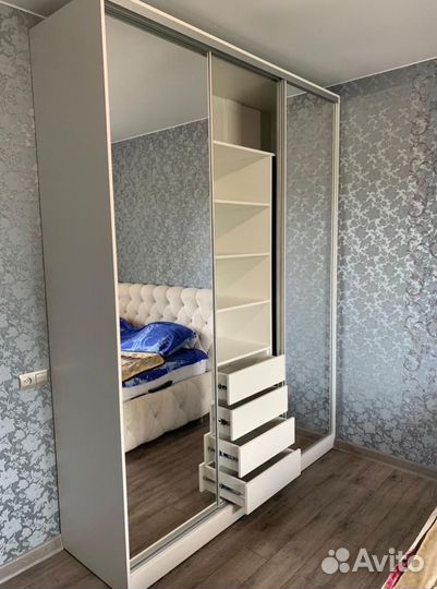 Шкаф трехстворчатый