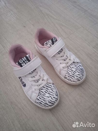Кроссовки для девочки