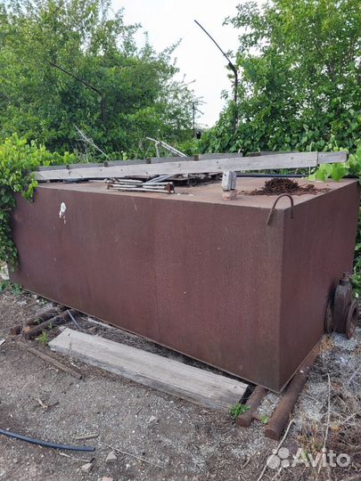 Емкость для воды или гсм