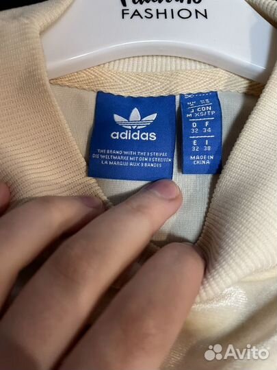 Бархатная футболка adidas