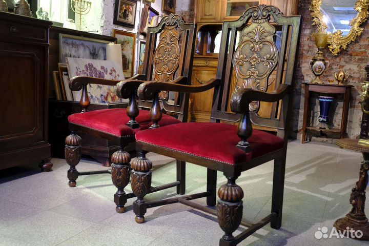 Антикварные парные кресла