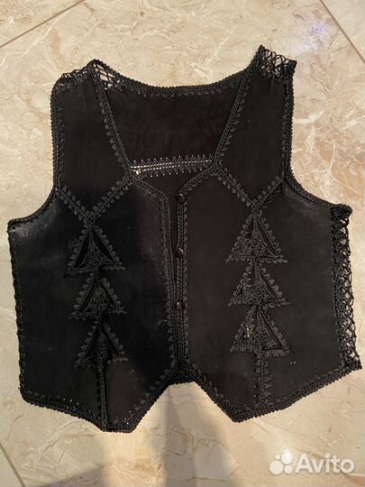 Кожаная жилетка на девочку