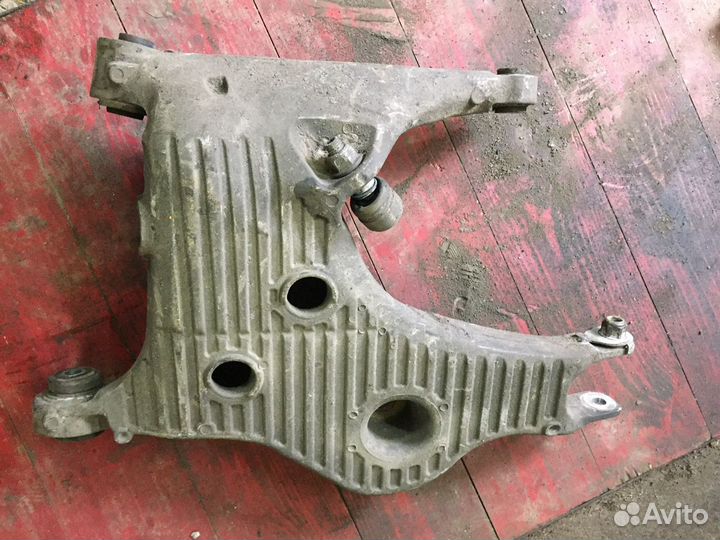 Задний рычаг Range Rover