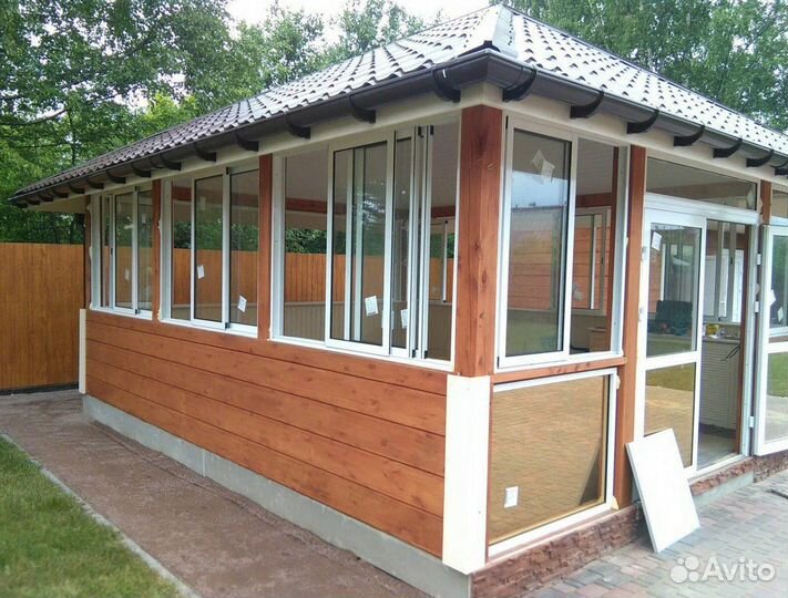 Остекление беседки с отделкой