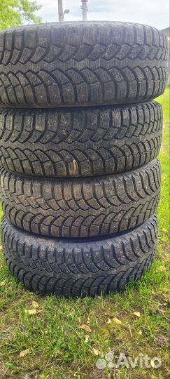 Bridgestone Blizzak Spike-01 225/60 R17