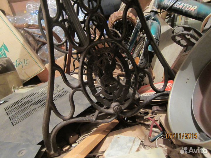 Ножная швейная машинка 