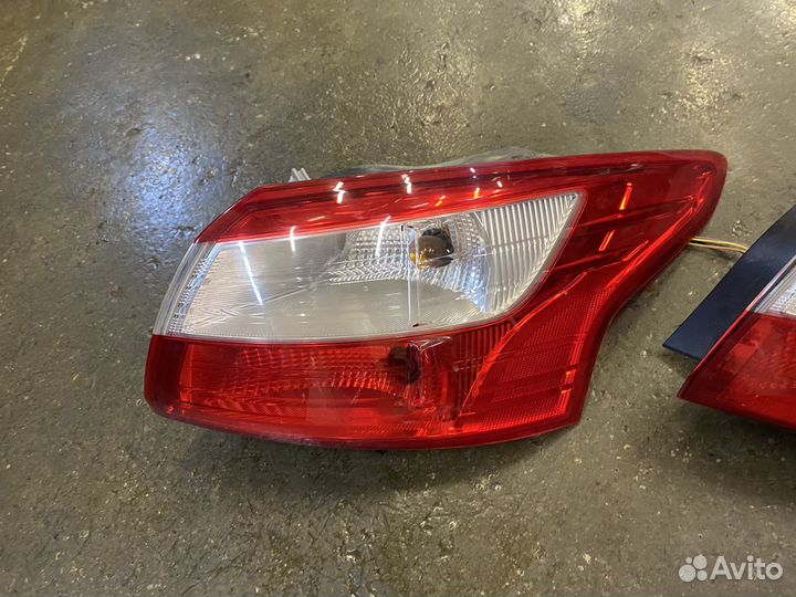 Задний правый фонарь Ford Focus 3 Седан
