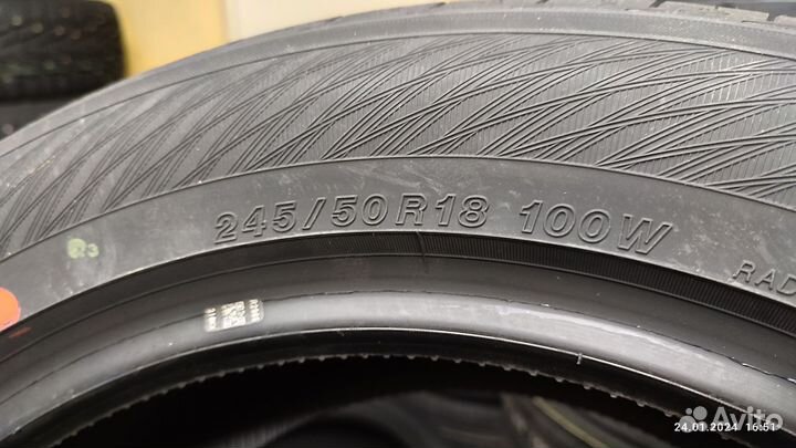 Yokohama Advan dB V552 245/50 R18 100W