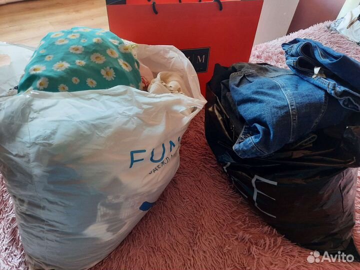 Два больших пакета вещей 40-42