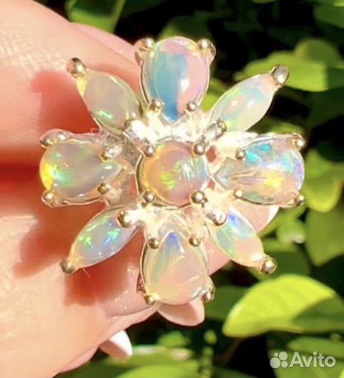 Серебряное кольцо с опалами